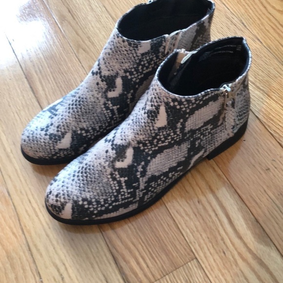 Booties size 10 - Picture 2 of 2